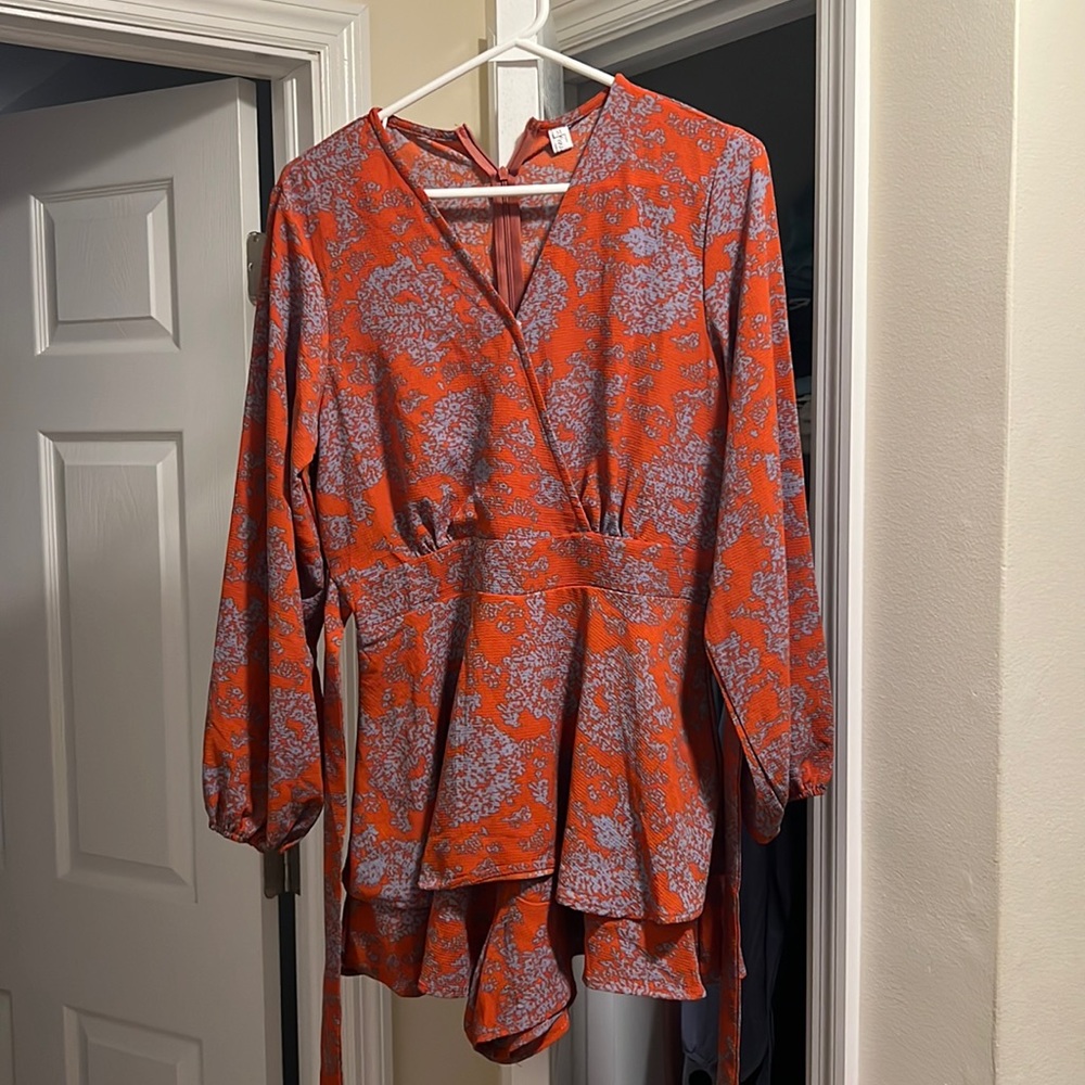 Romper size medium ! Cute, thin